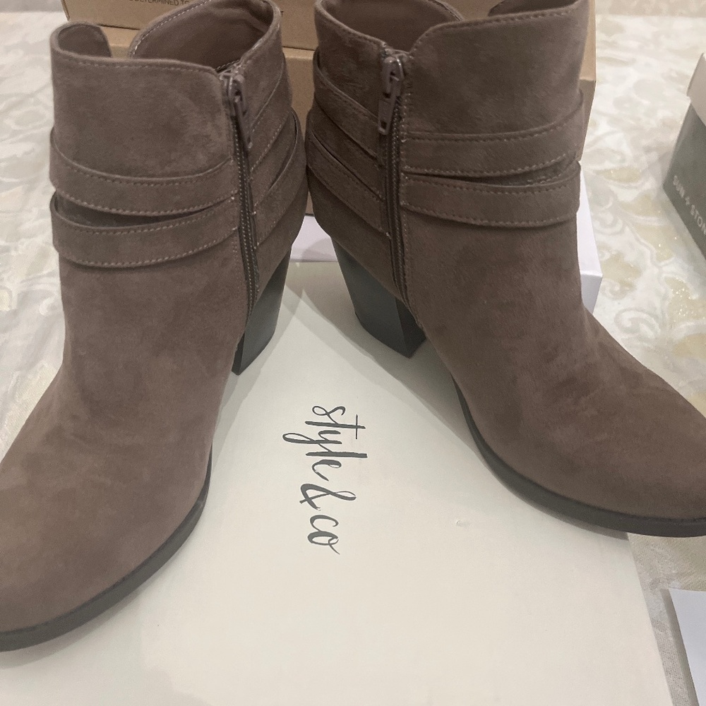 Boots - Picture 4 of 6